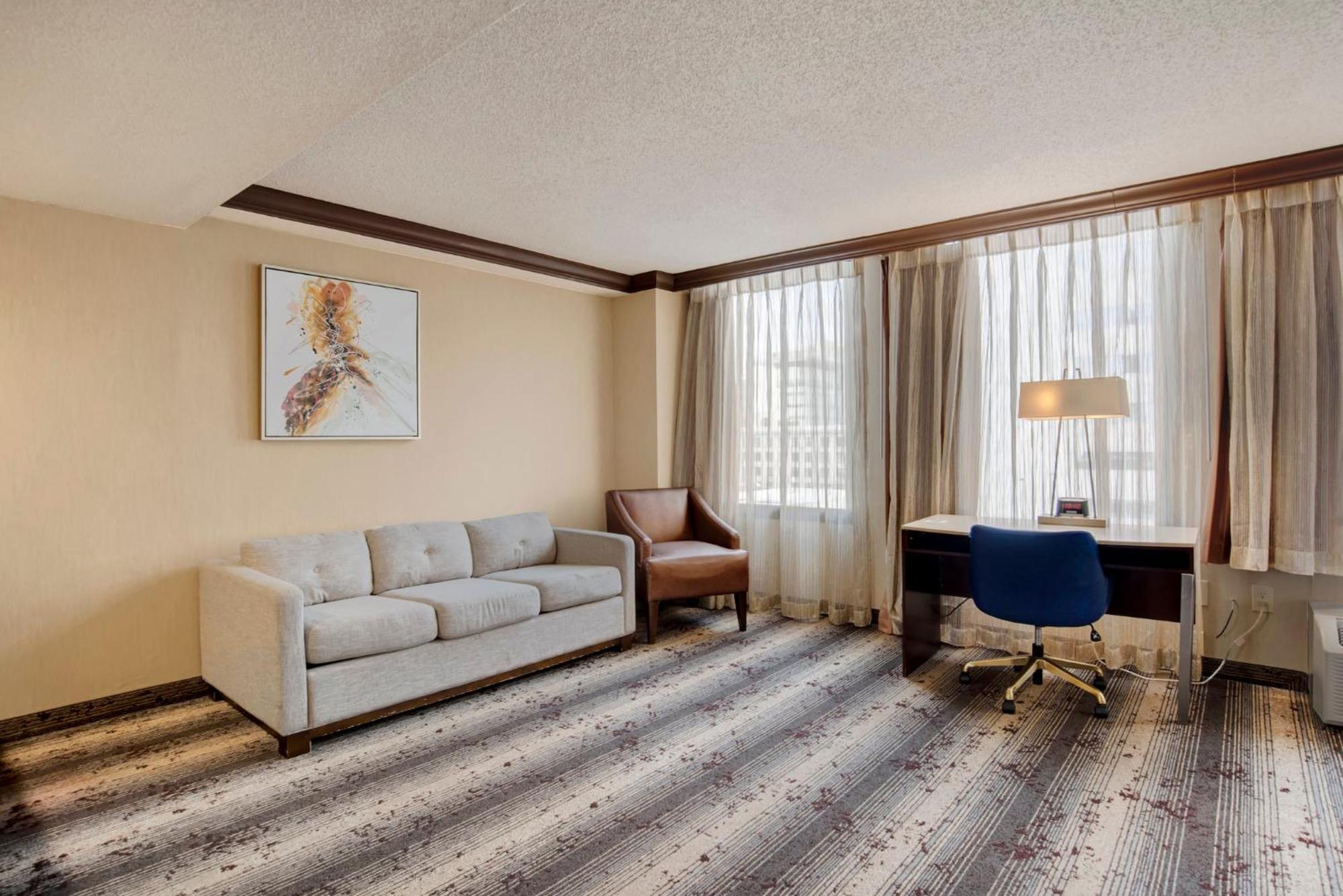 Hotel Crowne Plaza Harrisburg-hershey By Ihg Harrisburg