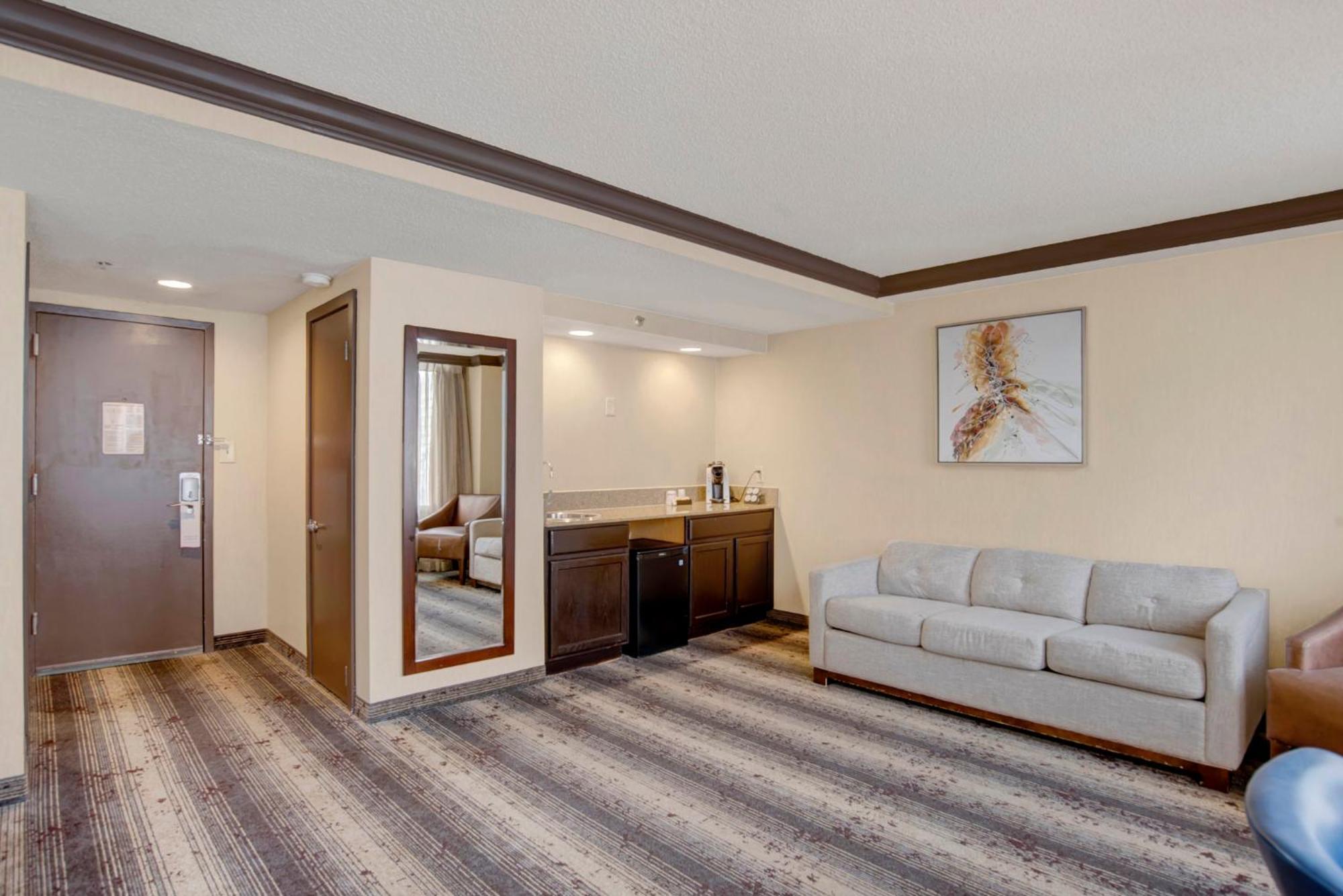 Hotel Crowne Plaza Harrisburg-hershey By Ihg Harrisburg