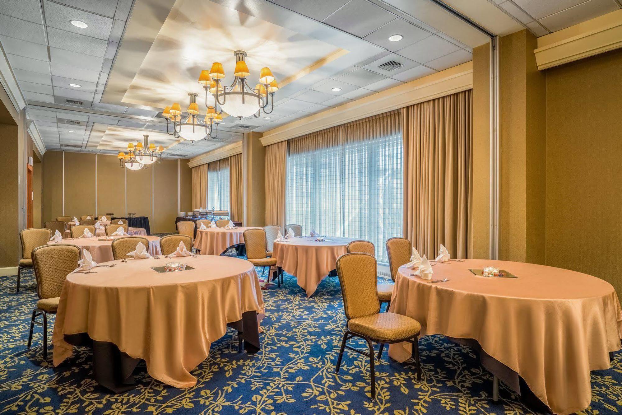 Crowne Plaza Harrisburg-hershey By Ihg 4*